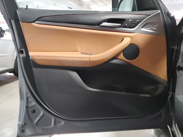 Used 2024 Gray BMW xDrive30i image 15