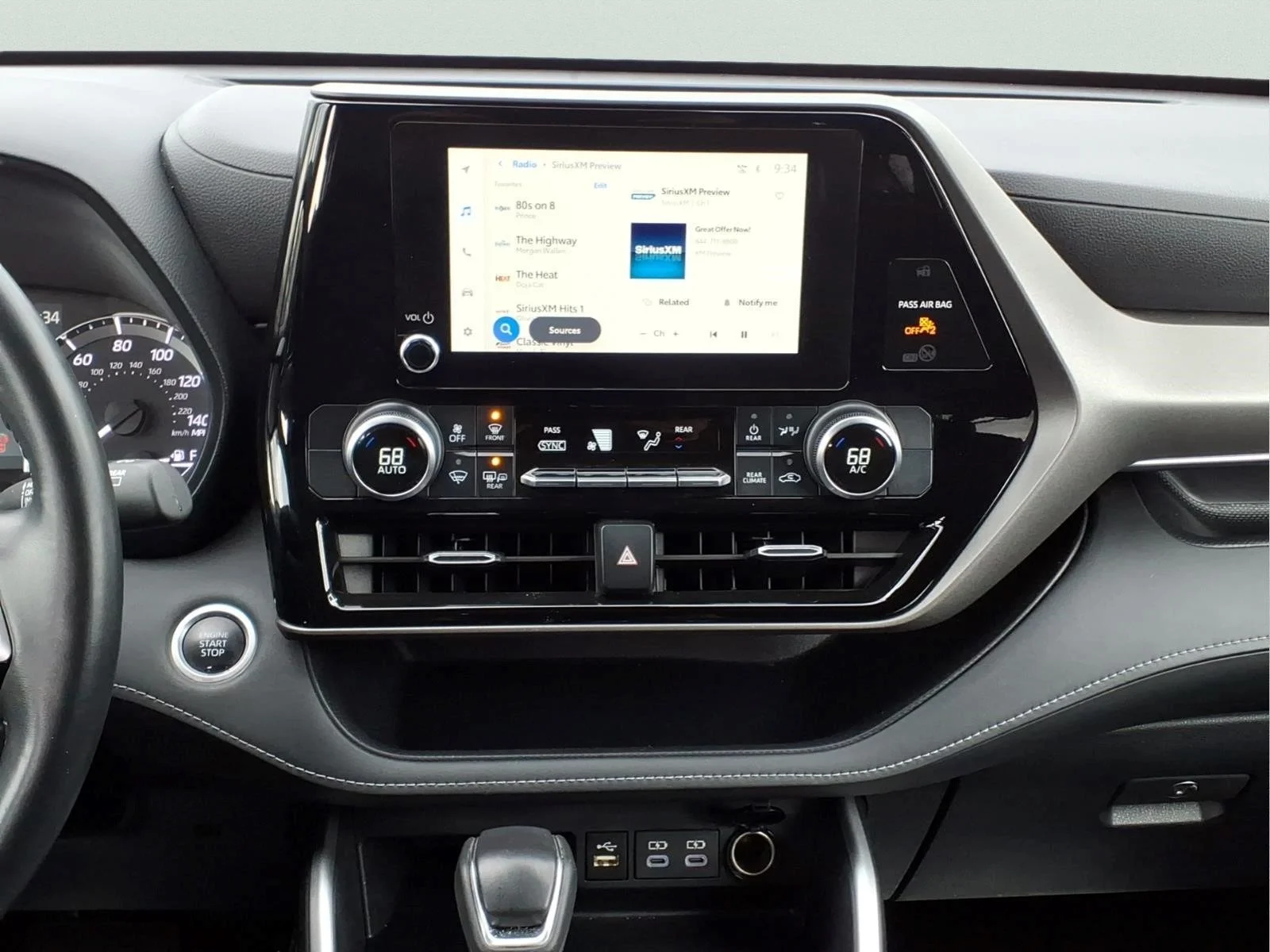 2024 Toyota Highlander LE - Photo 13