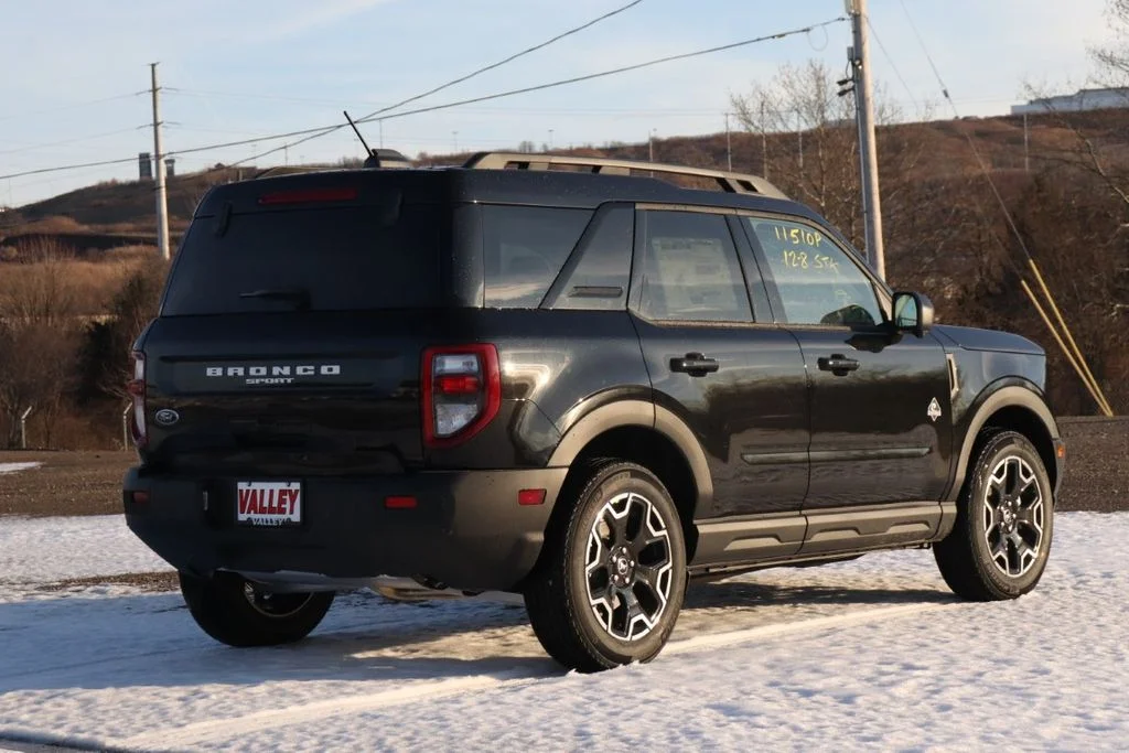 New 2025 Shadow Black Ford Outer Banks® image 9