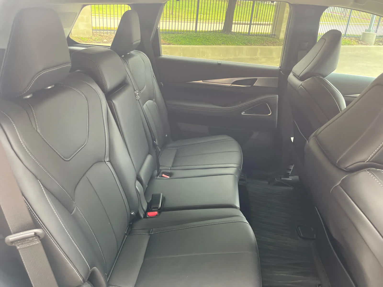 Certified Used 2026 Radiant White INFINITI LUXE image 18