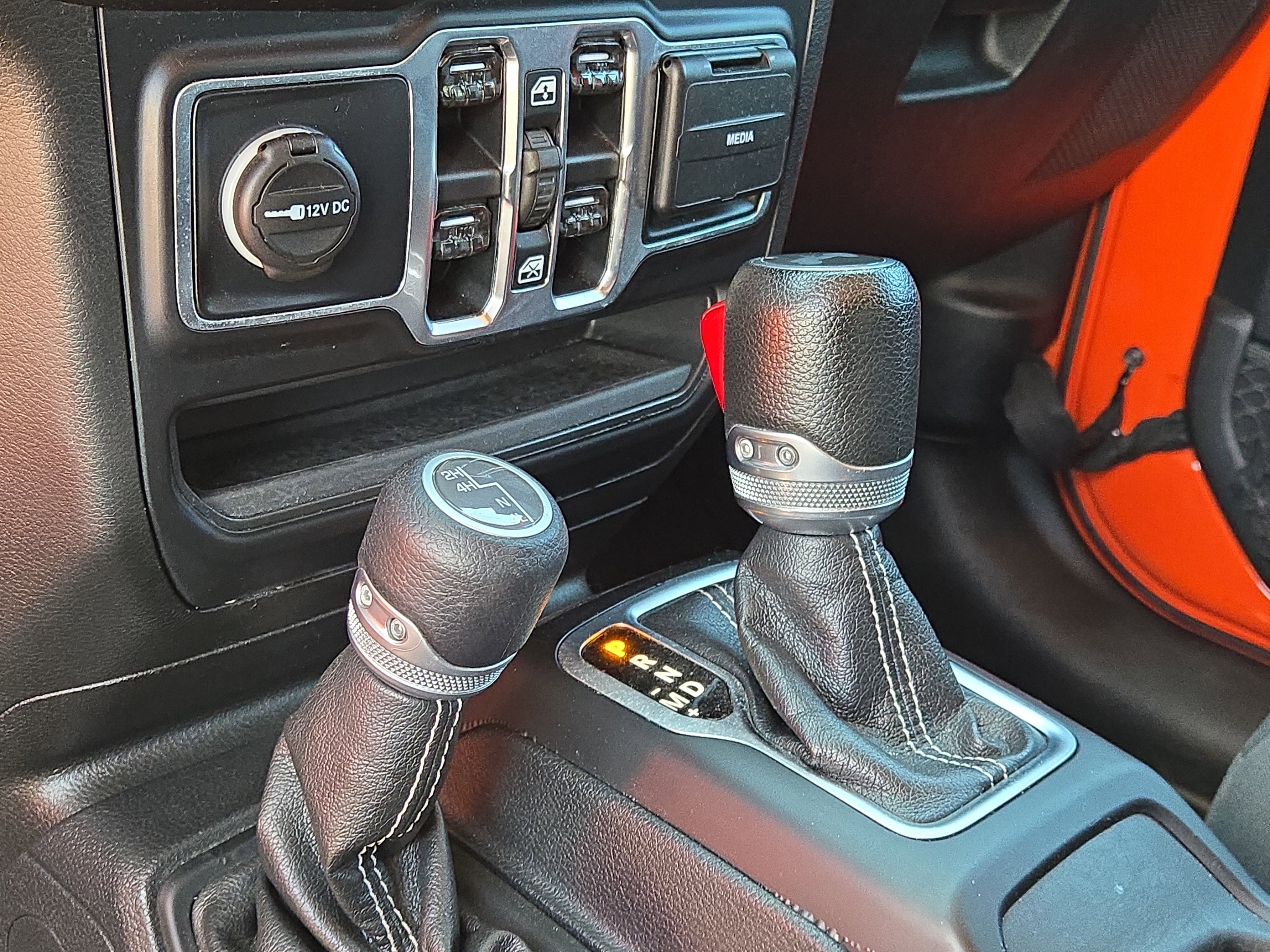 Used 2020 Punkn Metallic Clearcoat Jeep Sahara image 35