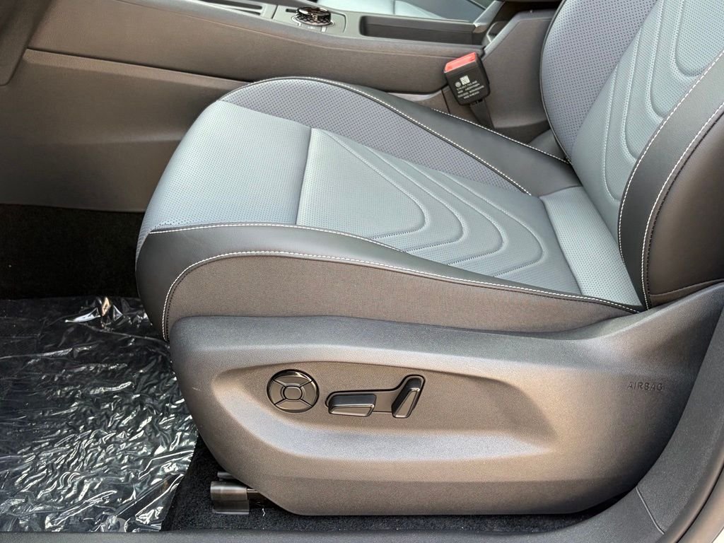 New 2026 Pure White Volkswagen 2.0T SE image 6