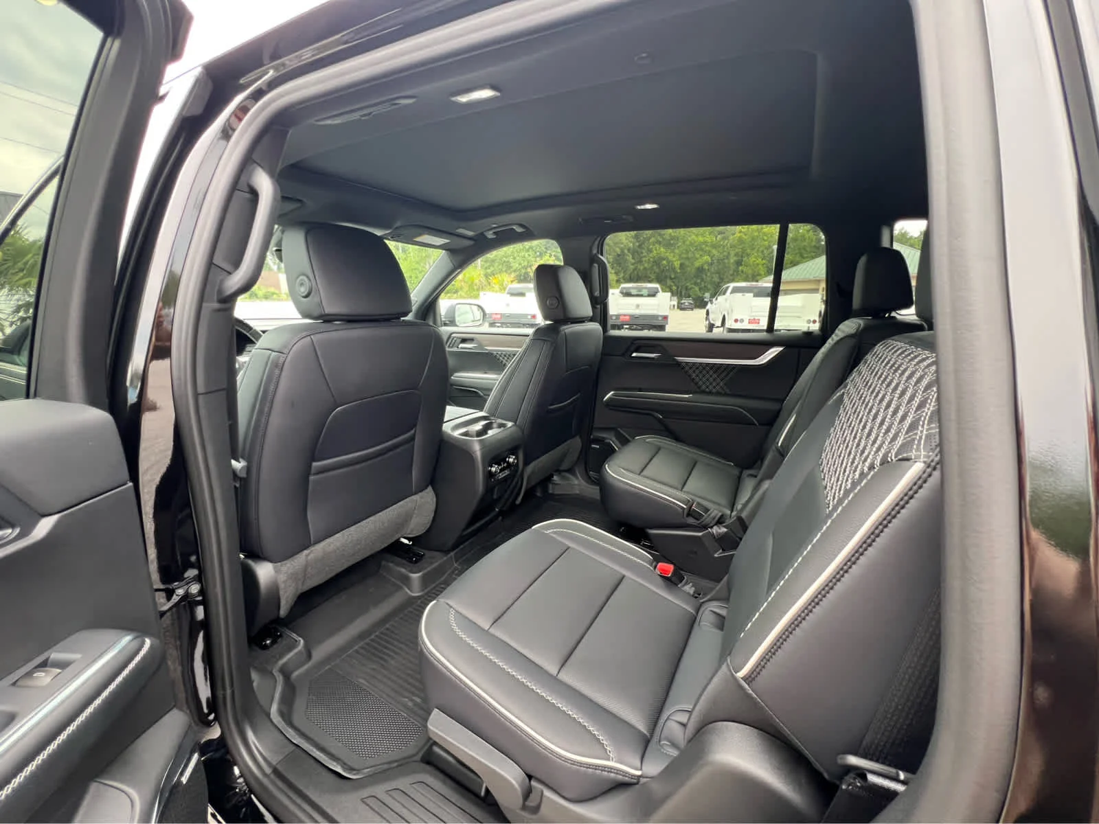 2026 GMC Acadia Denali - Photo 6