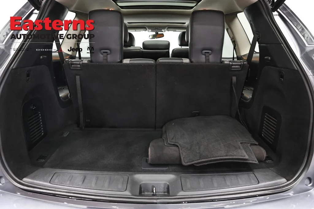 Used 2020 Gray Nissan SL image 13
