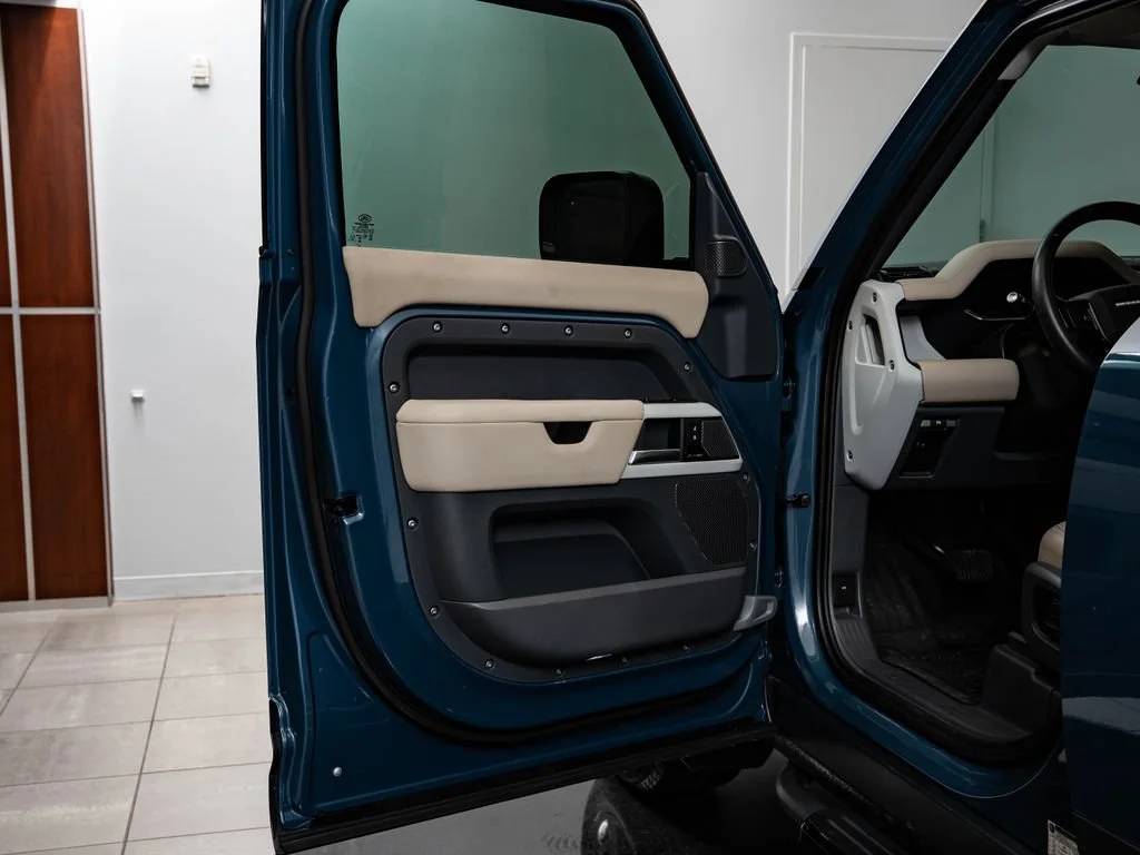 Used 2024 Tasman Blue Metallic Land Rover S image 27
