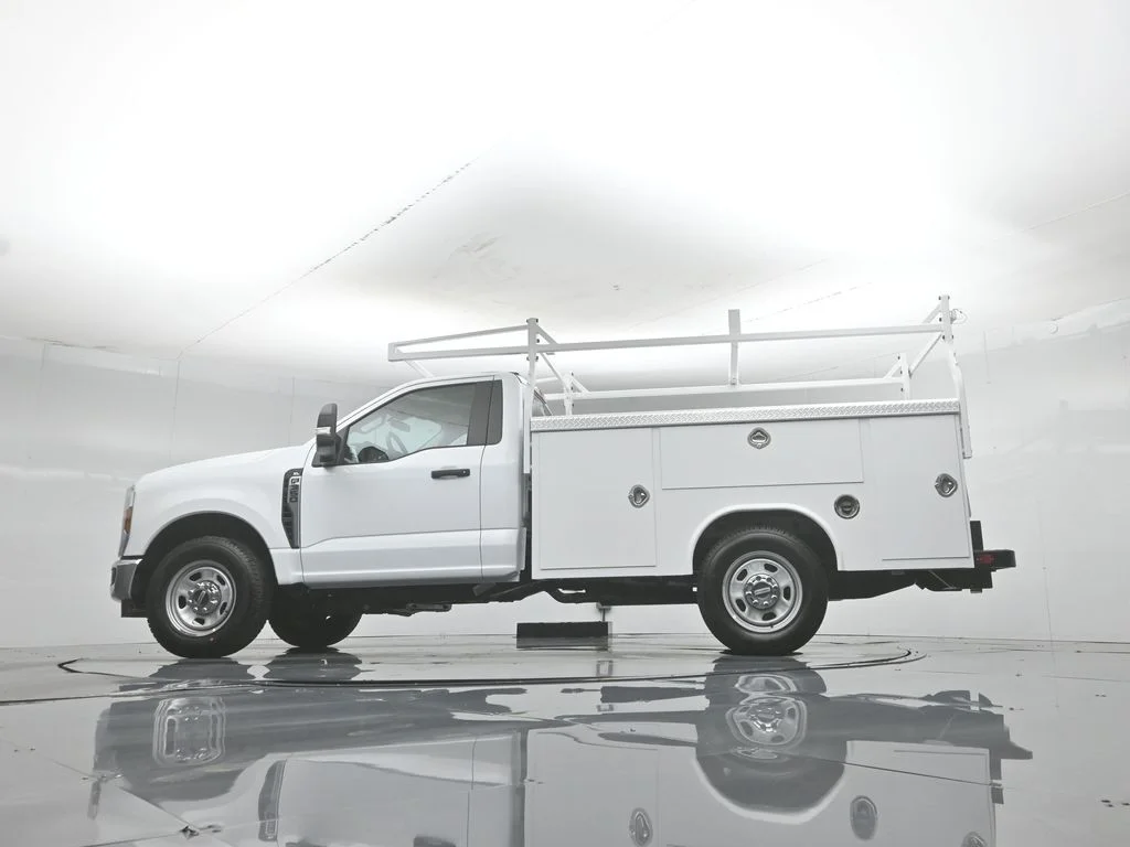 New 2026 Oxford White Ford XL image 54