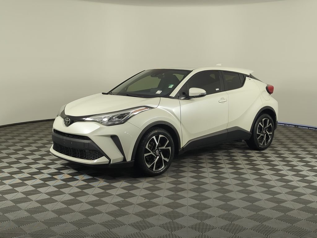 2021 Toyota C-HR XLE's photo