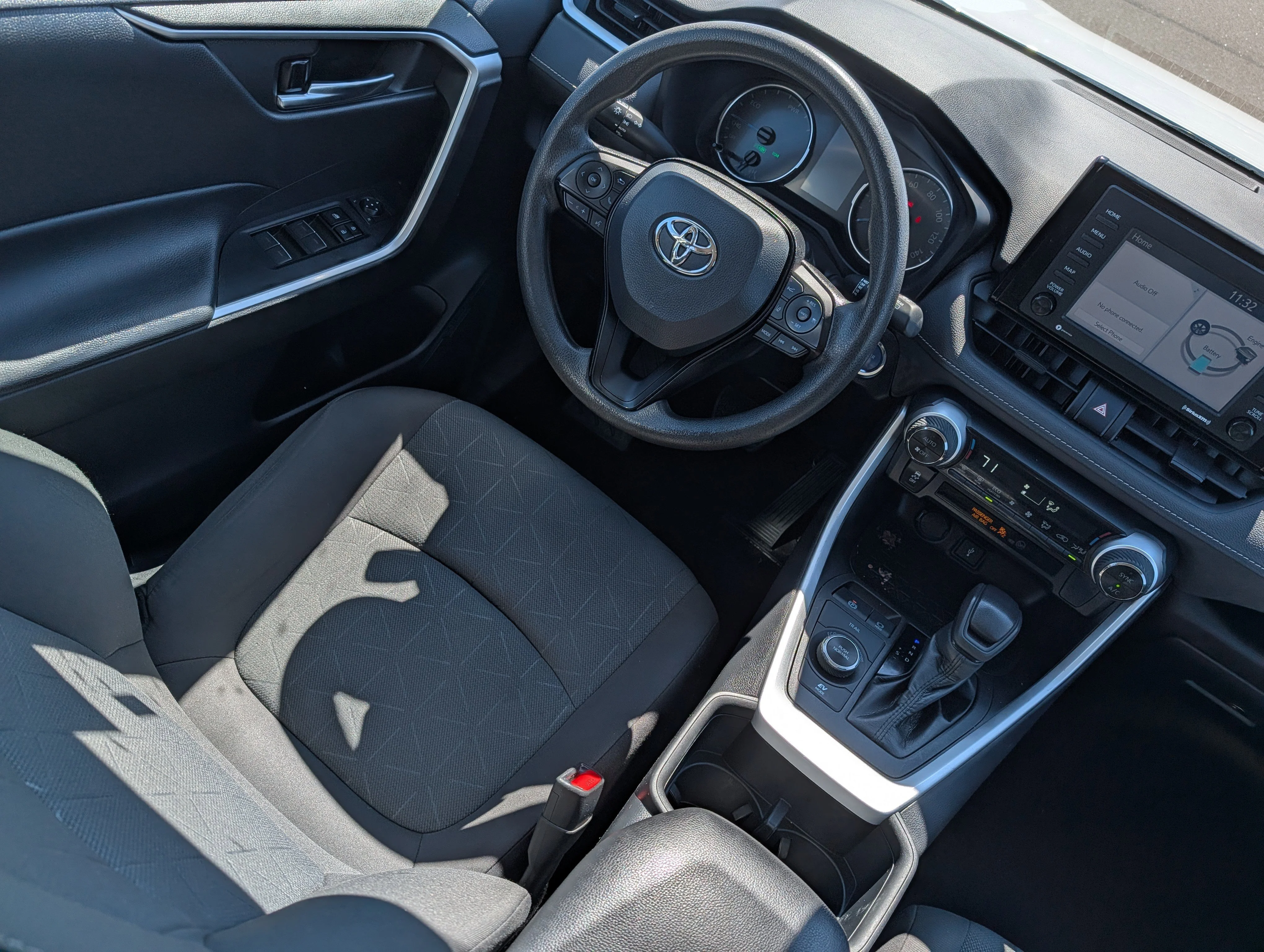 Used 2022 White Toyota Hybrid XLE image 9