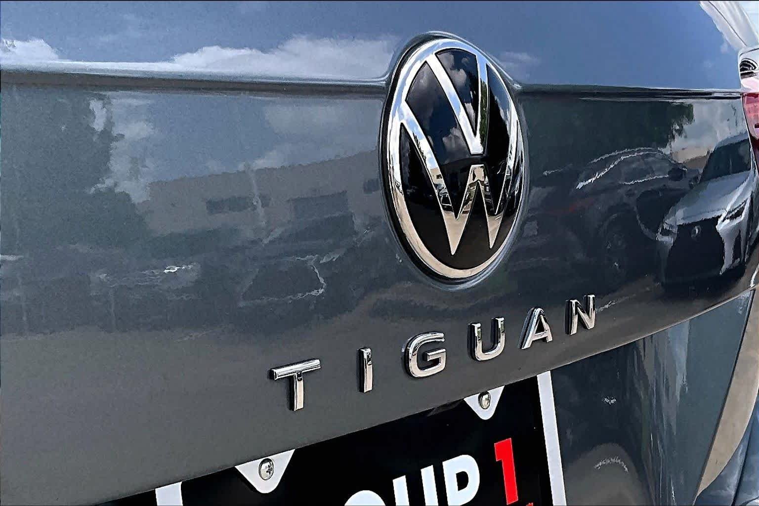 Used 2022 Platinum Gray Metallic Volkswagen SE R-Line Black image 29