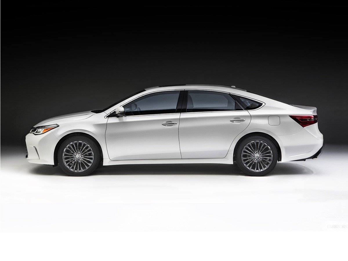 Used 2016 Silver Toyota XLE Plus image 1