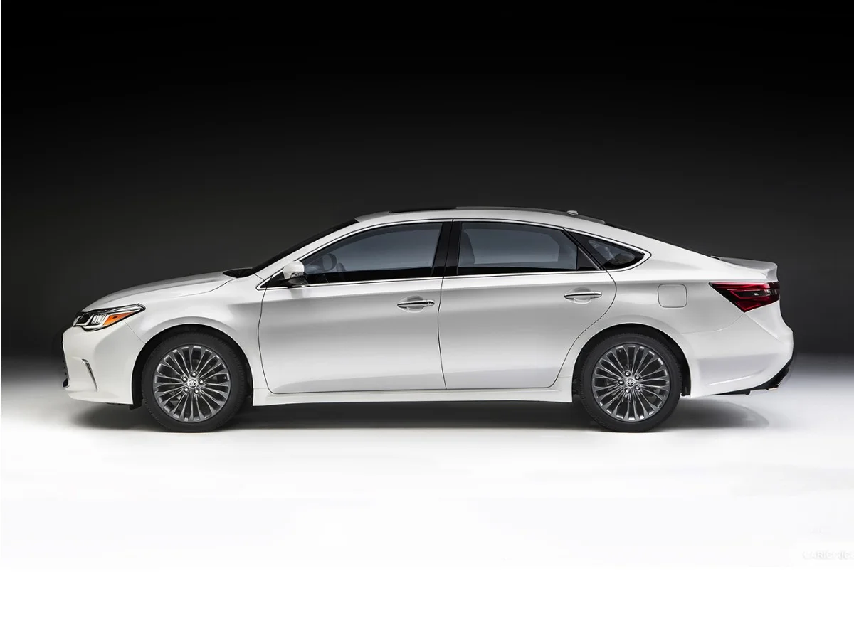 2016 Toyota Avalon XLE's photo