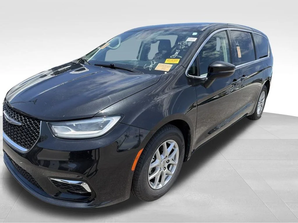 Used 2023 Black Chrysler Touring L image 8