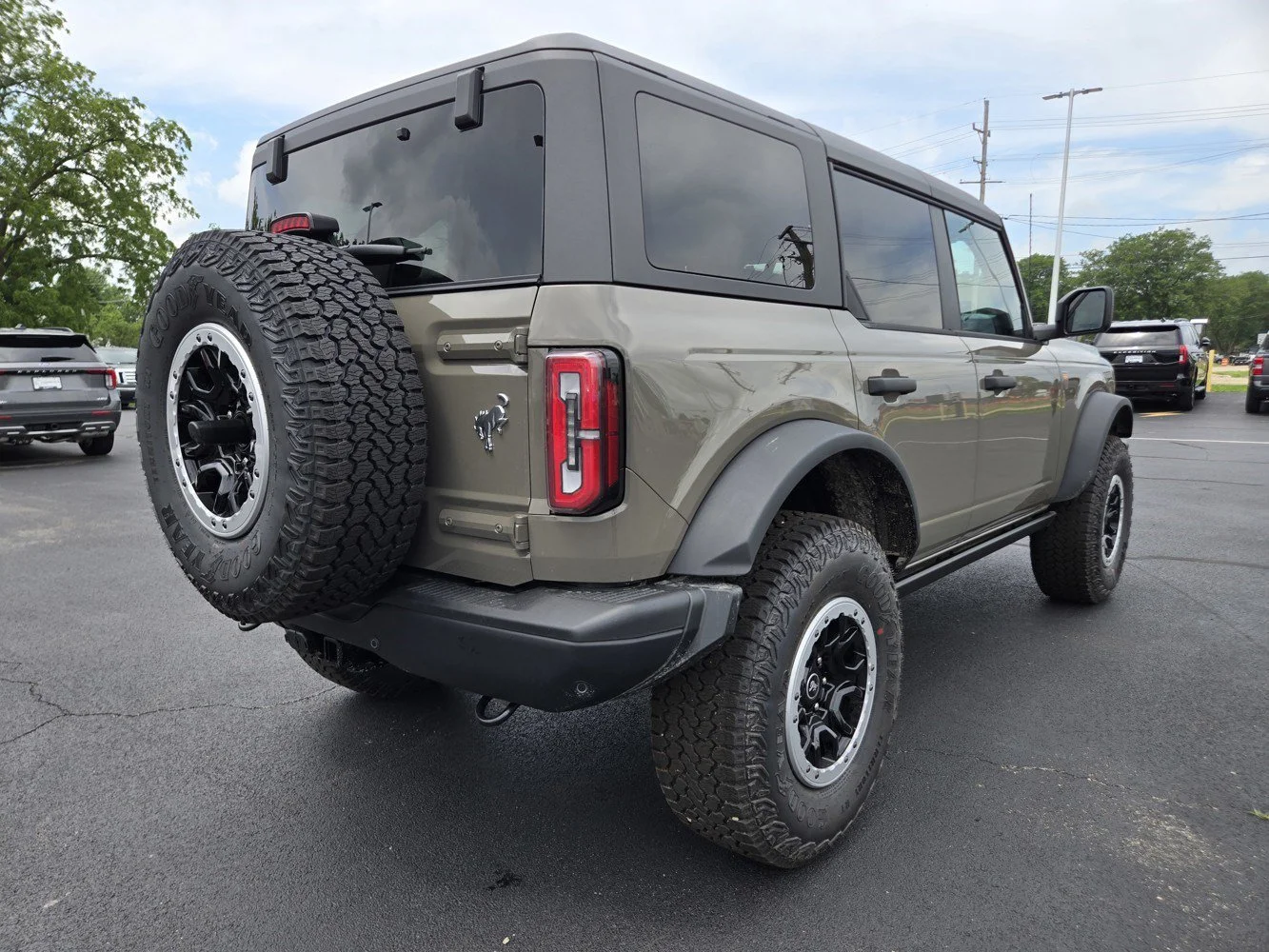 New 2026 Marsh Gray Ford Badlands image 30