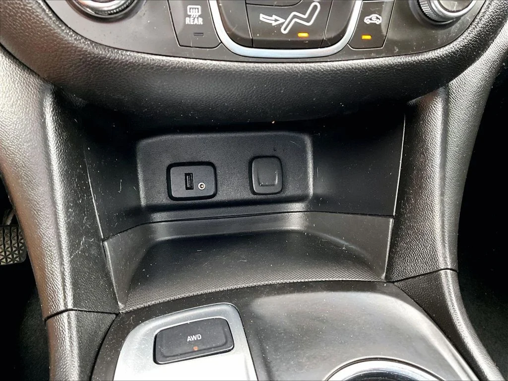 Used 2018 Silver Chevrolet LT image 21