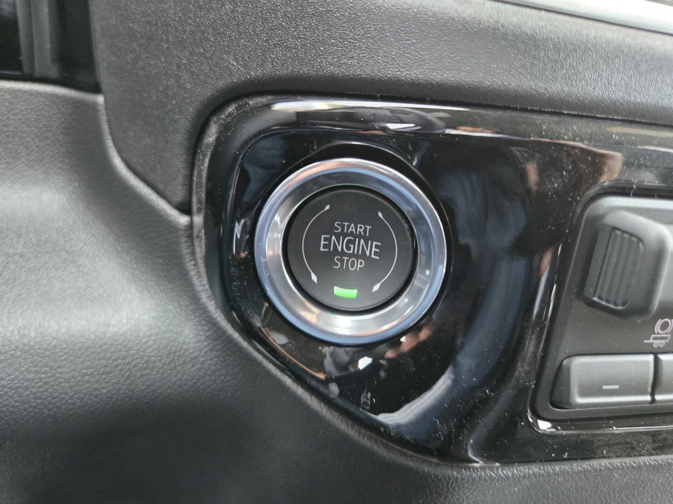 2026 GMC Sierra 1500 SLT - Photo 17