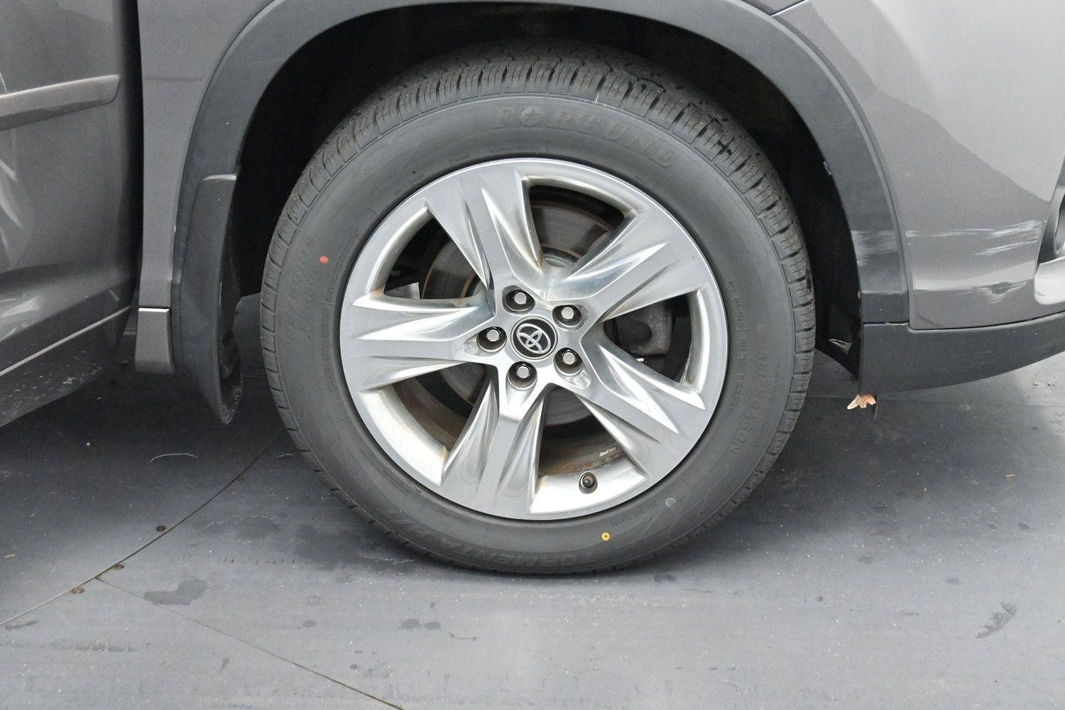 Used 2019 Predawn Gray Mica Toyota Limited image 40