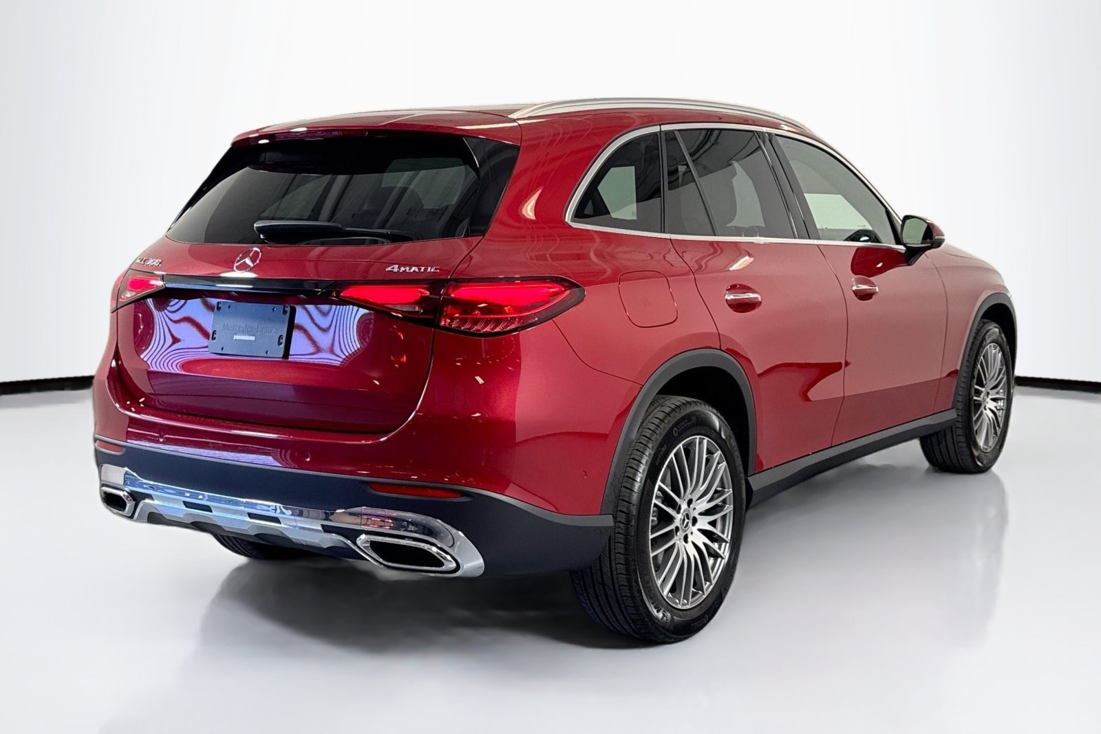 New 2026 Manufaktur Patagonia Red Metallic Mercedes-Benz GLC 300 image 5