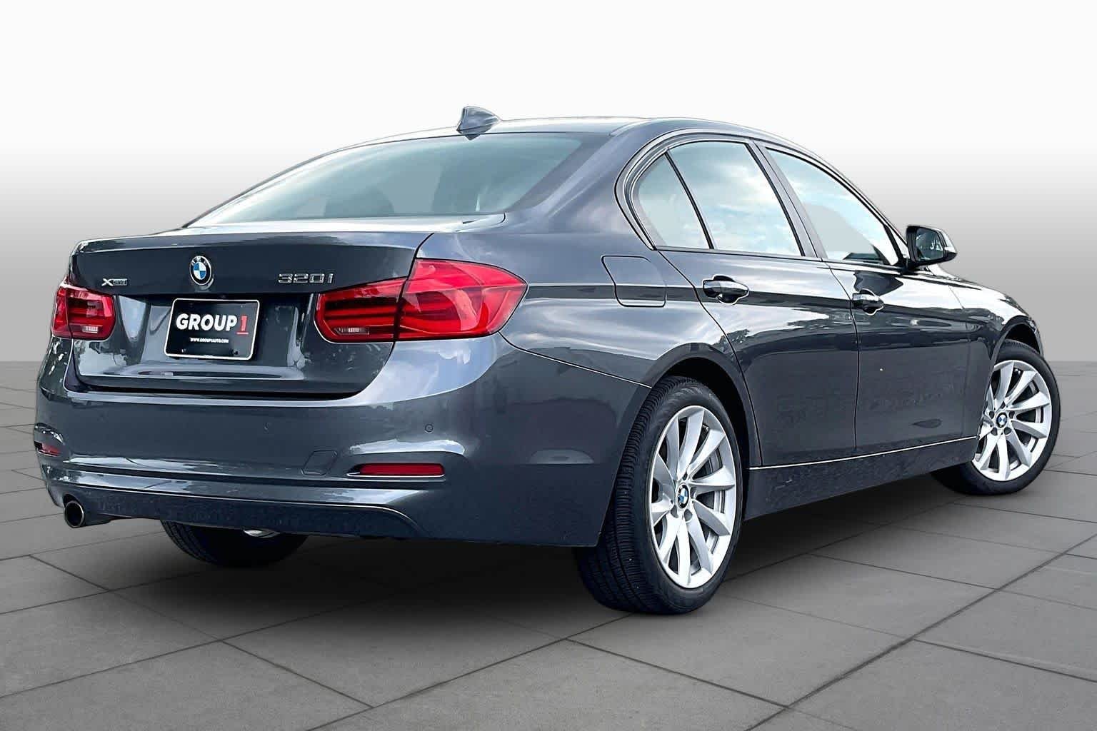 Used 2018 Mineral Gray Metallic BMW 320i xDrive image 12