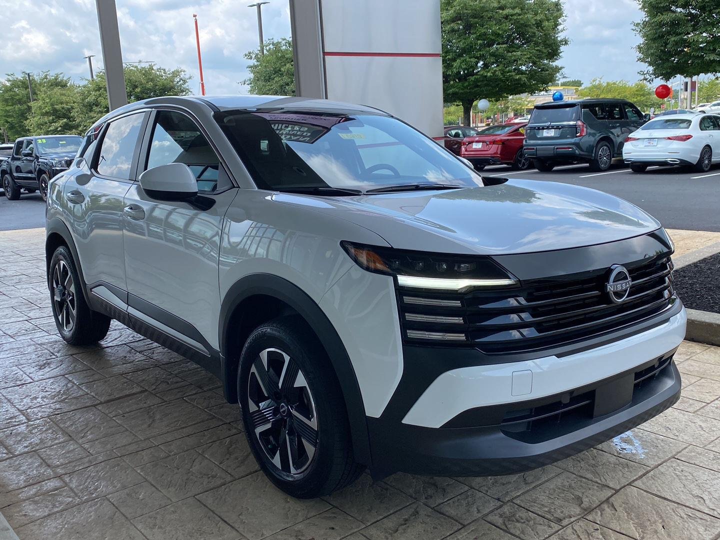 Certified Used 2025 Fresh Powder Nissan SV image 4