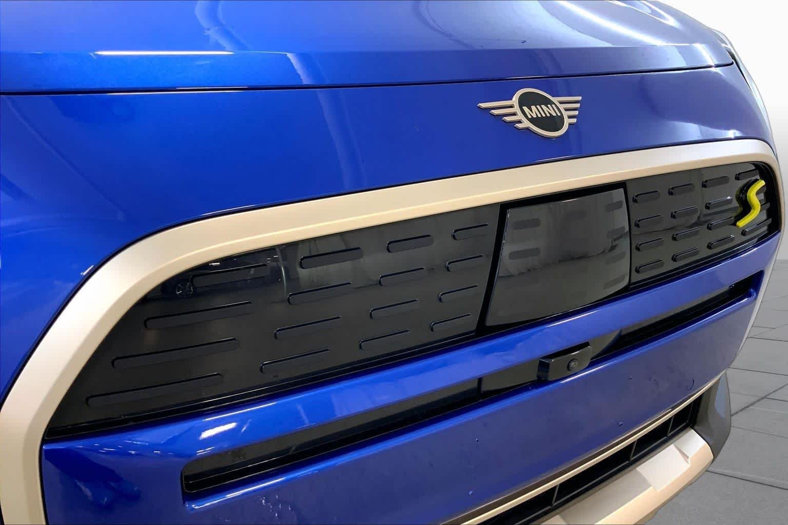 Certified Used 2025 Blazing Blue Metallic MINI SE image 32