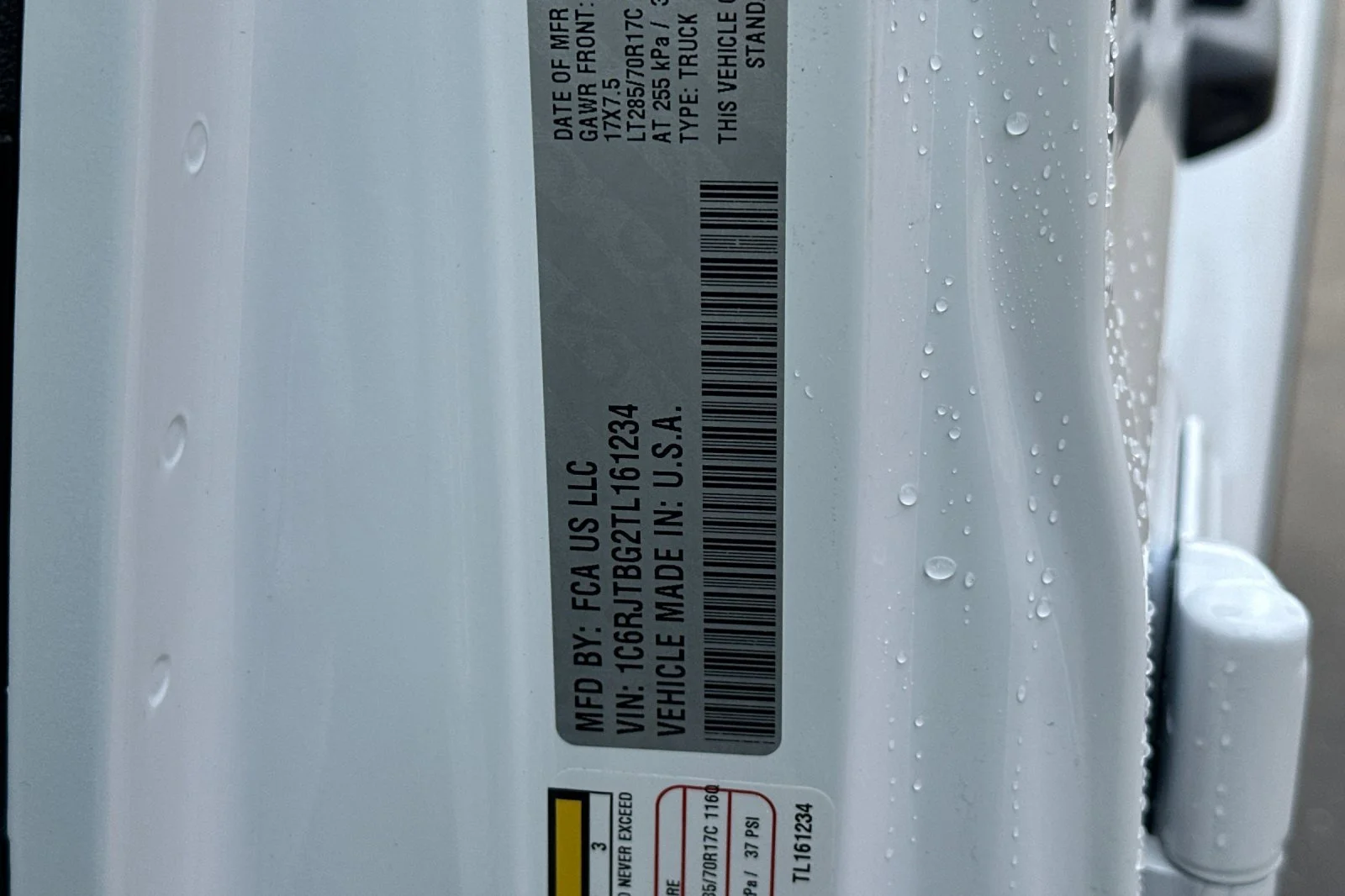 New 2026 Bright White Clear-Coat Exterior Paint Jeep Rubicon X image 27