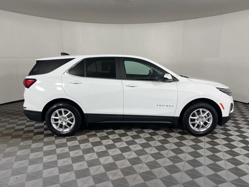 Used 2024 Summit White Chevrolet LT image 10
