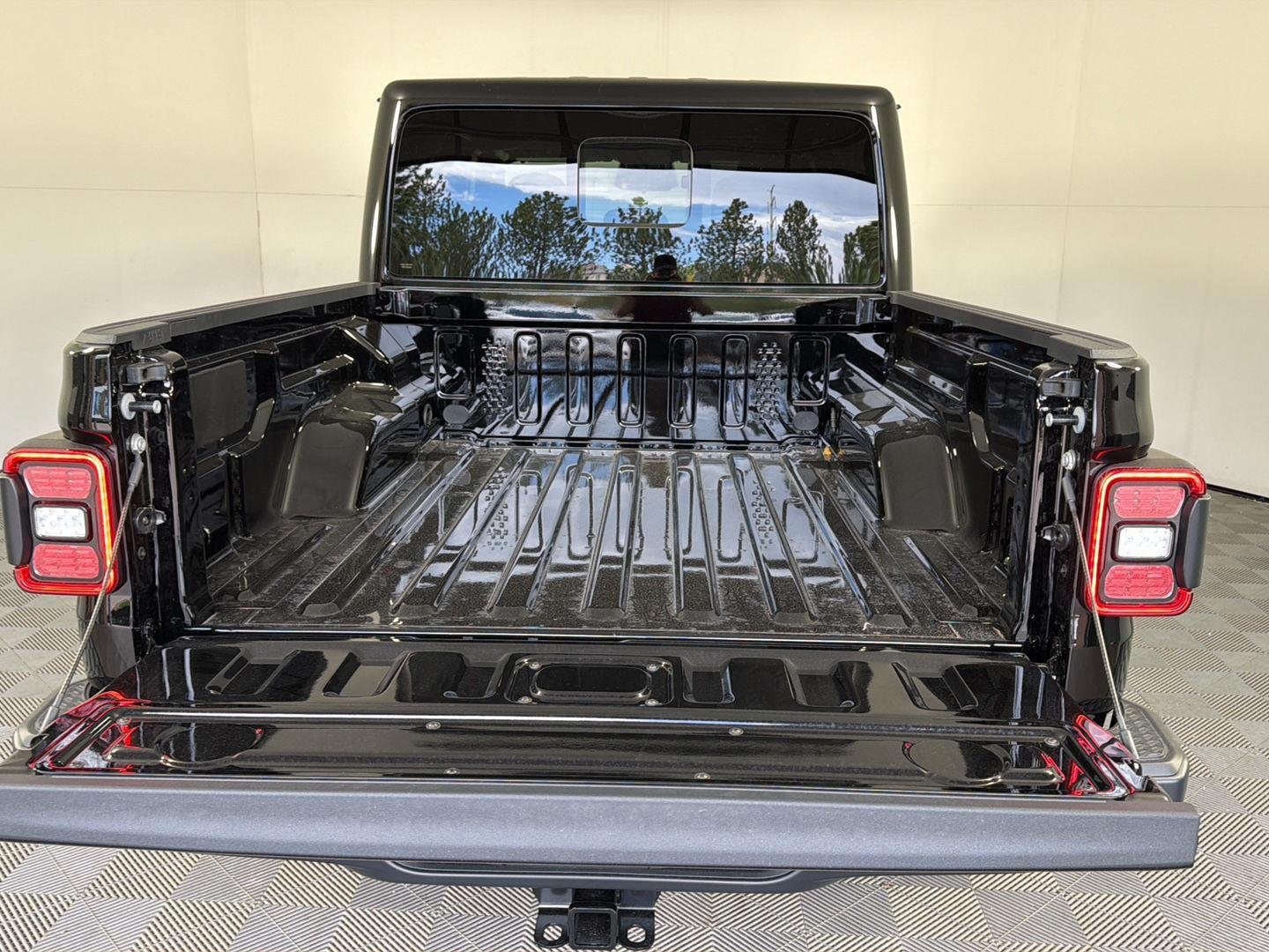 New 2026 Black Clear-Coat Exterior Paint Jeep Mojave image 7