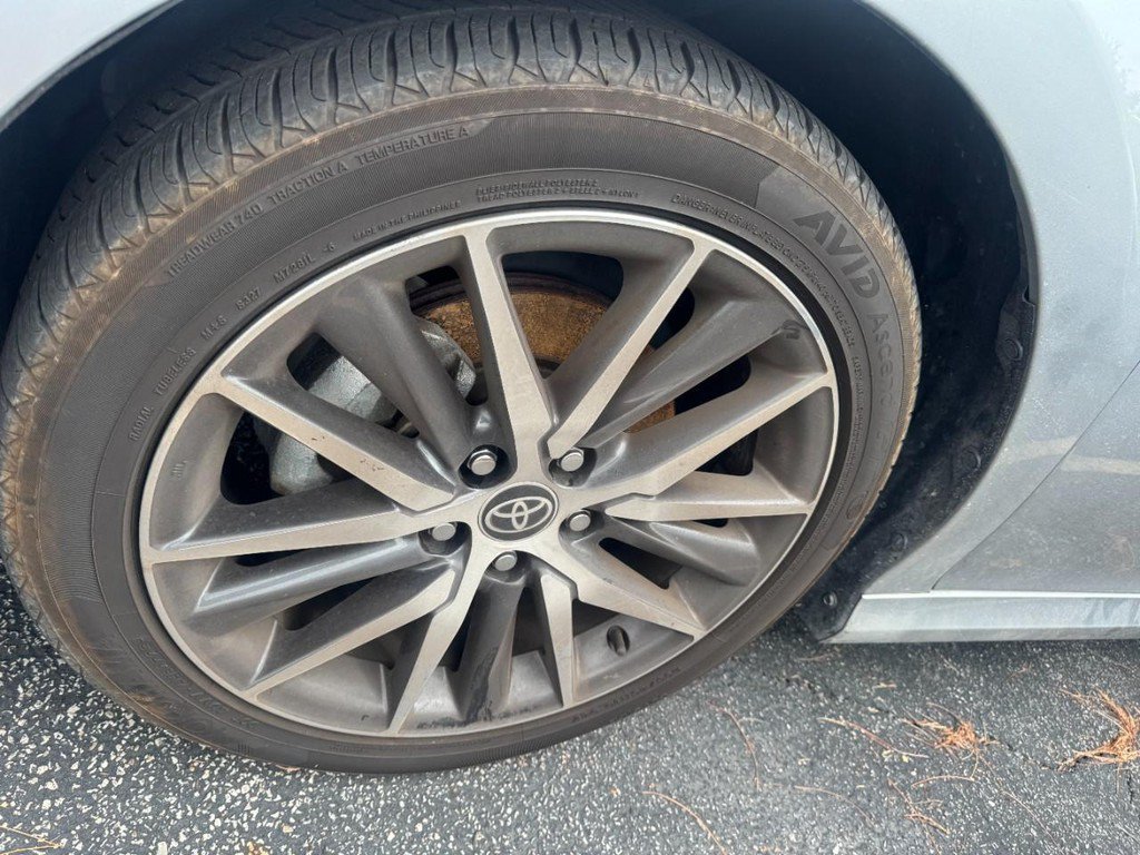 Used 2022 Silver Toyota XLE image 4