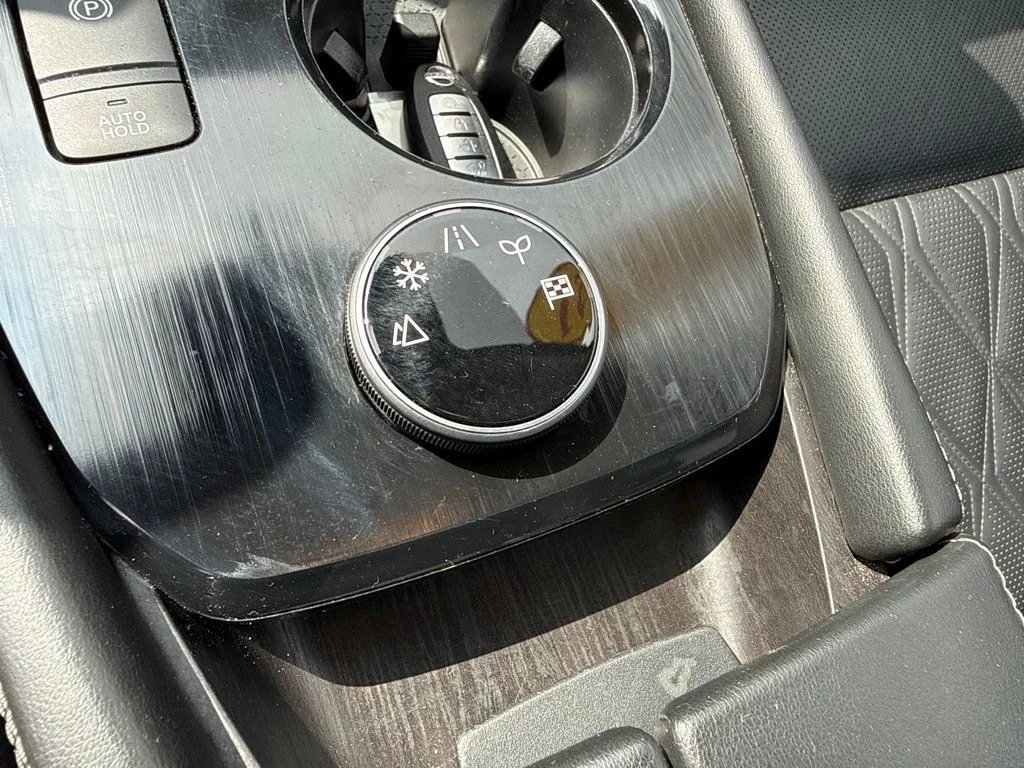 Used 2021 Gray Nissan Platinum image 36