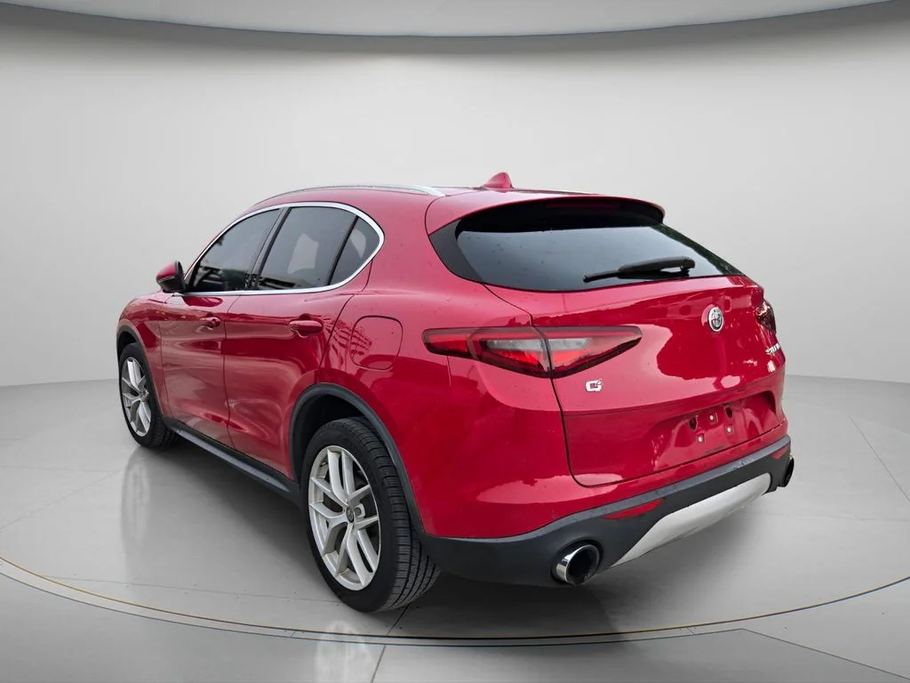 Used 2019 Red Alfa Romeo Base image 7