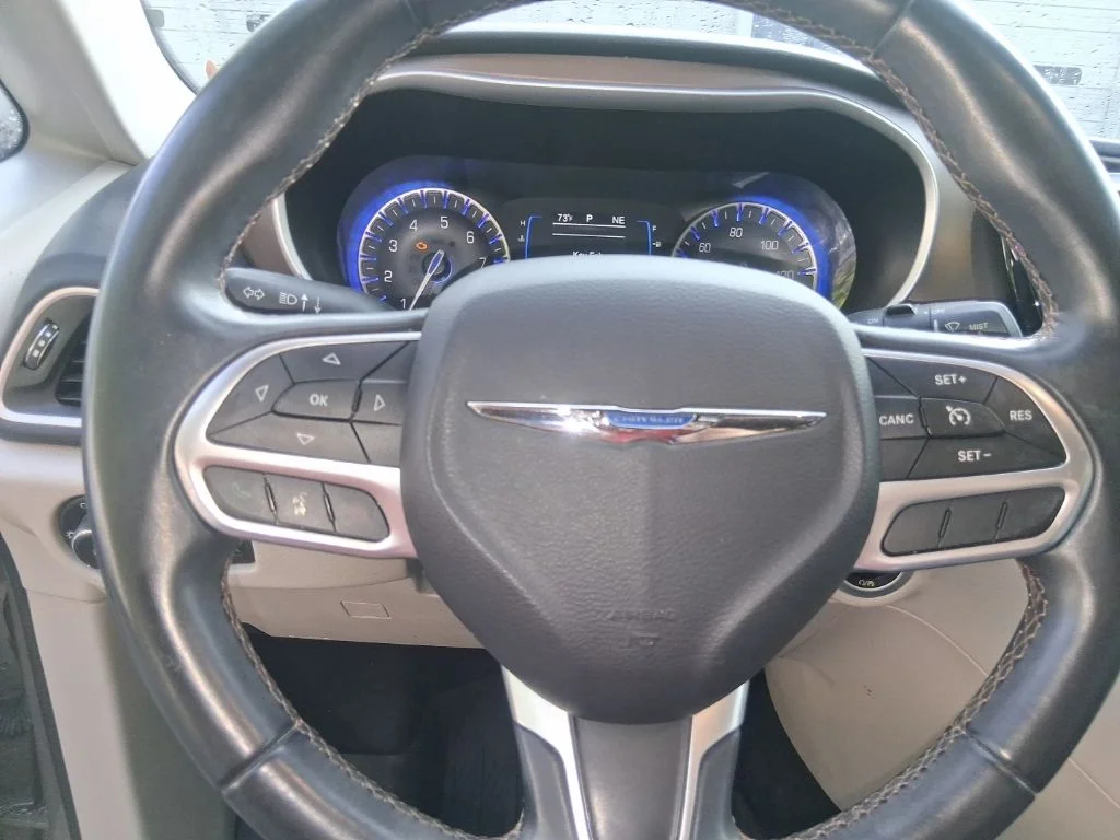 Used 2017 Silver Chrysler Touring L image 12