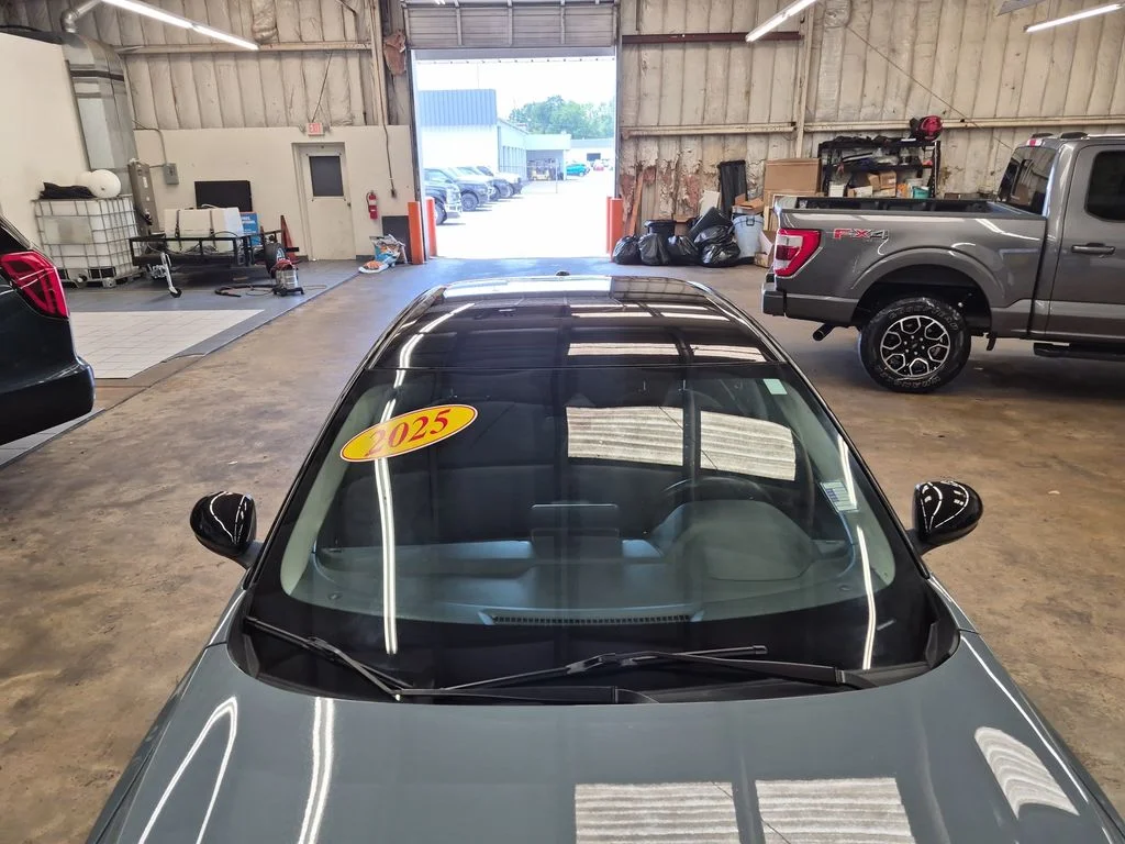 Used 2025 2t Gry Blk Roof Nissan SR image 4