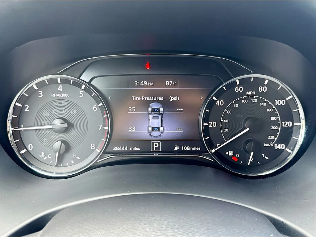 Certified Used 2024 Gray INFINITI LUXE image 13