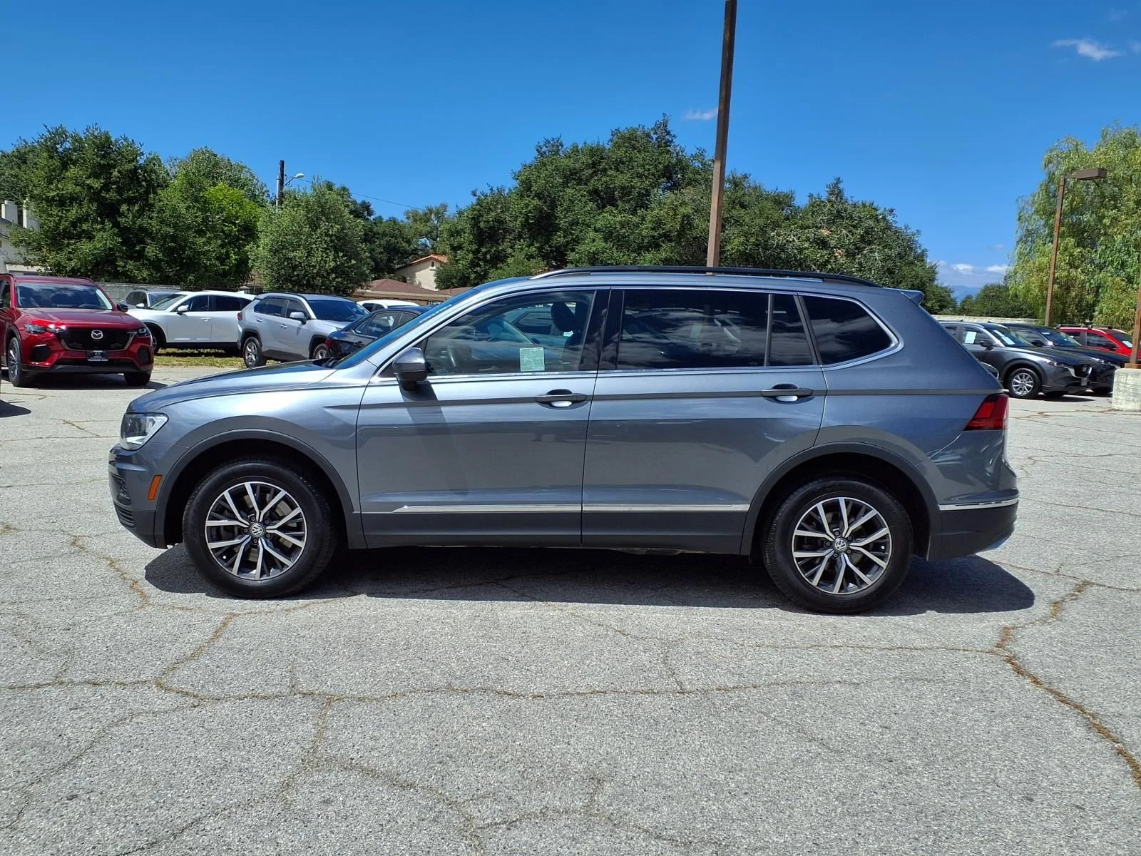 Used 2020 Gray Volkswagen 2.0T SE image 3