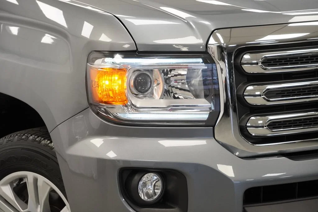 Used 2020 SATIN STEEL METALLIC GMC 4WD SLE image 31