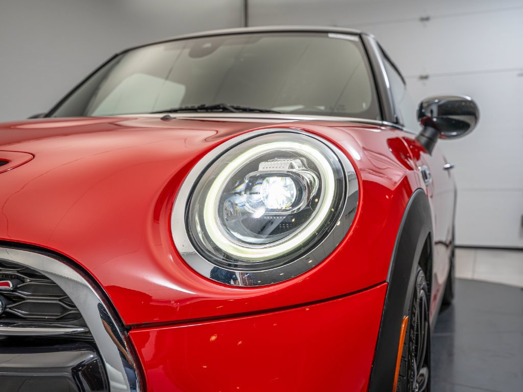 Used 2021 Chili Red MINI Signature image 12