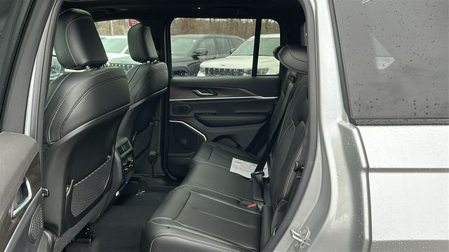 New 2026 Silver Zynith Exterior Paint Jeep Limited image 23