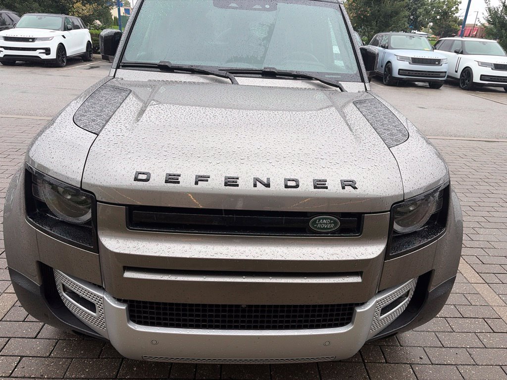 Certified Used 2025 Silicon Silver Premium Metallic Land Rover S image 2