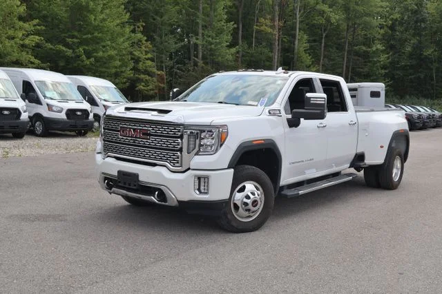 Used 2020 White GMC Denali image 2