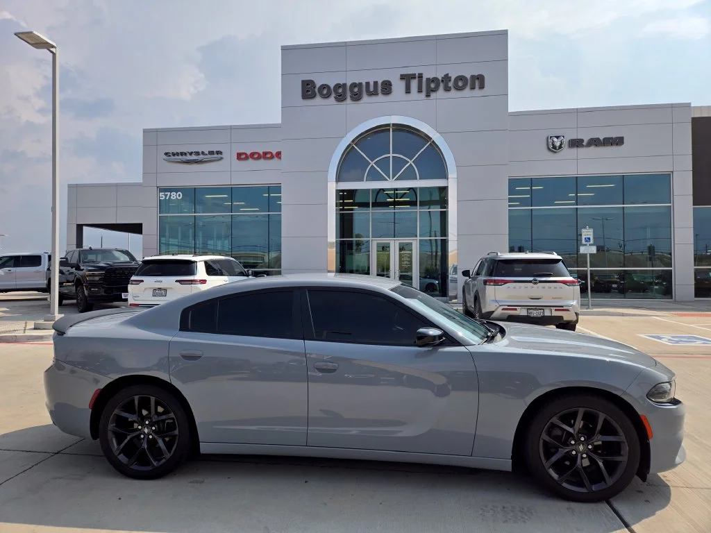 Used 2021 Gray Dodge SXT image 2
