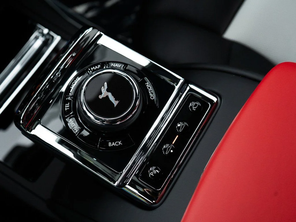 Used 2026 Black Diamond over Iguazu Blue Rolls-Royce  image 39