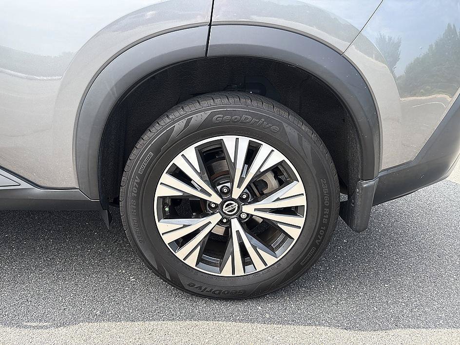 Used 2021 Gun Metallic Nissan SV image 10
