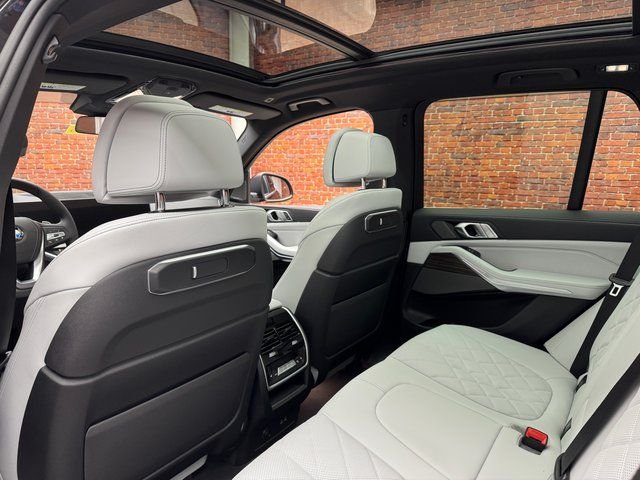 Used 2026 Black BMW xDrive40i image 24