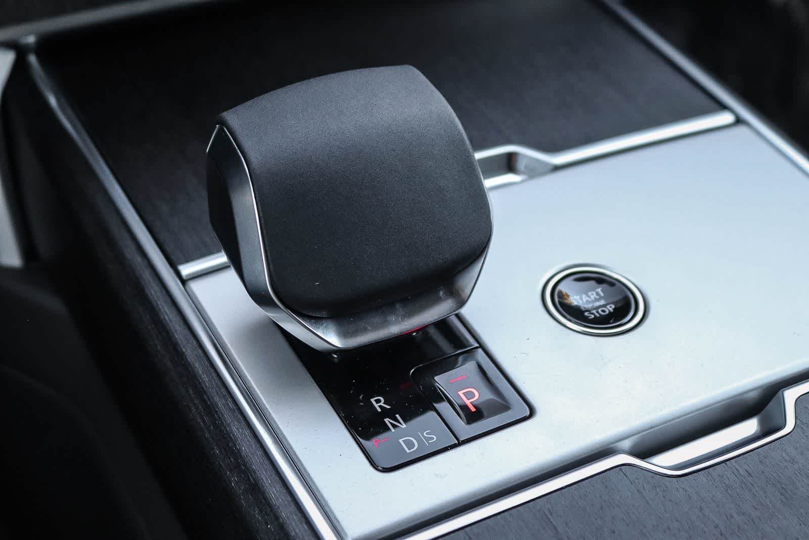 New 2026 Santorini Black Land Rover SE image 22