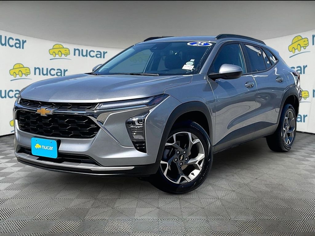 Used 2025 Gray Chevrolet LT image 3