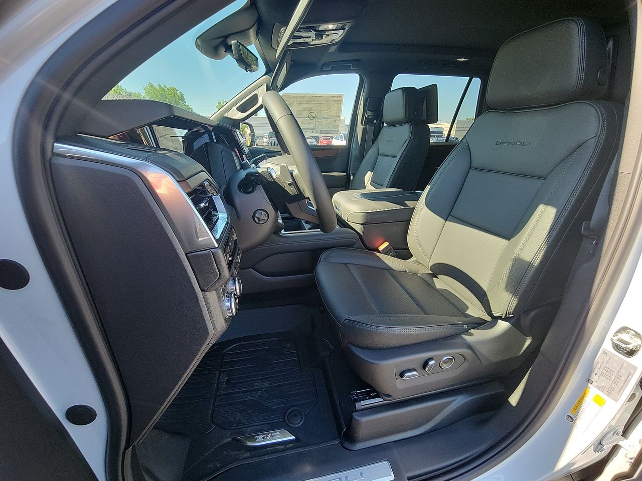 2026 GMC Yukon Denali - Photo 11