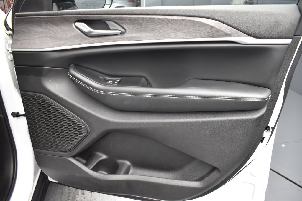 Used 2023 White Jeep Limited image 15