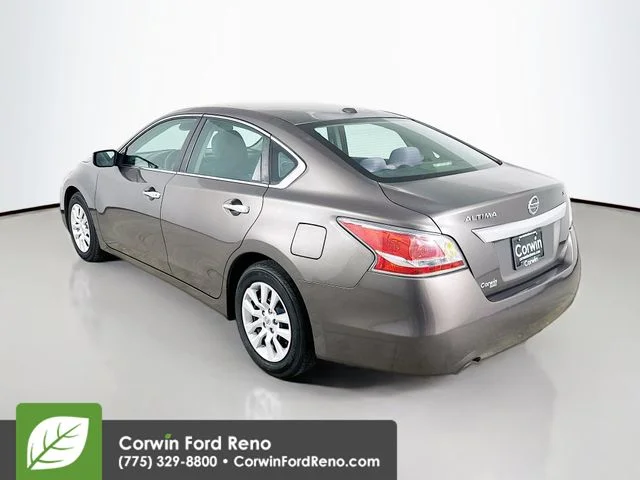 Used 2015 Java Metallic Nissan 2.5 S image 5