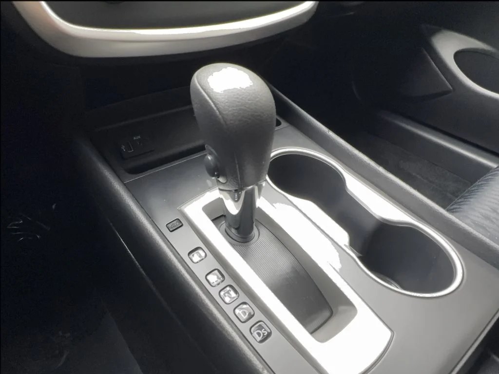 Used 2018 Silver Nissan 2.5 S image 39