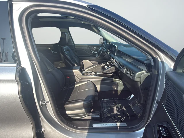 Used 2022 Silver Lincoln Standard image 26